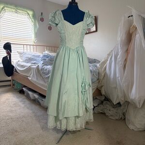 Pastel 80s Gunne Sax